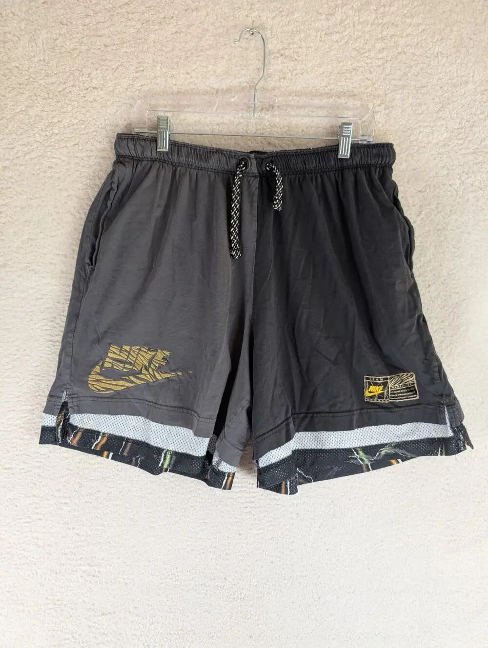 Nike Team Shorts Mens Medium Reversible Lightnight Black Gray Mesh Lined NO TAG
